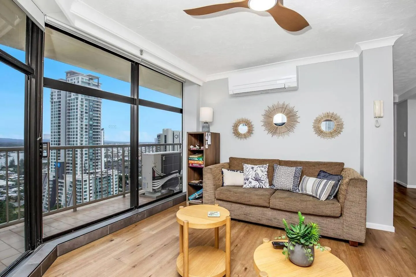 公寓 Sky High Beachside Balcony Panorama At Surfers *