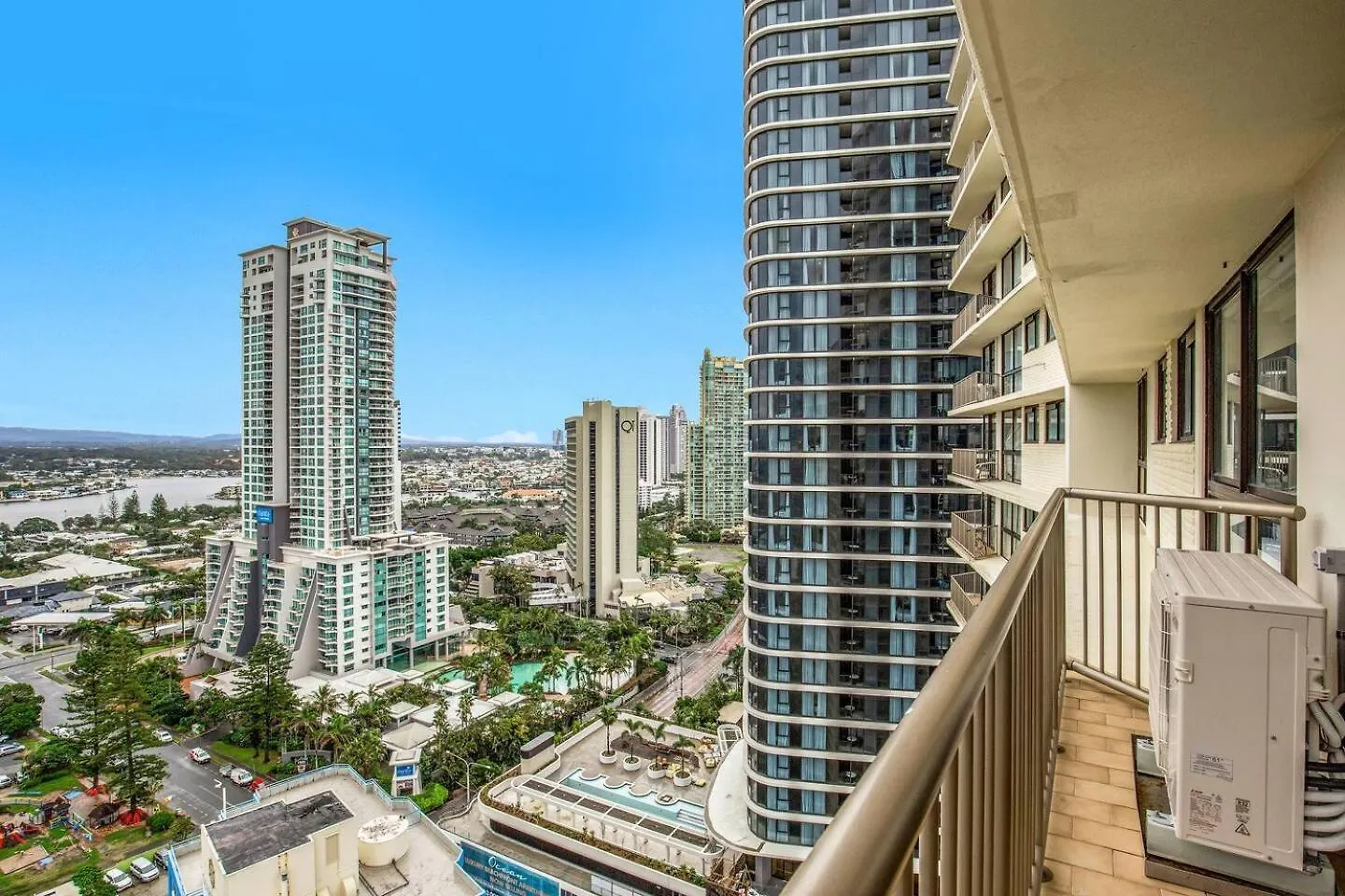 Sky High Beachside Balcony Panorama At Surfers 公寓