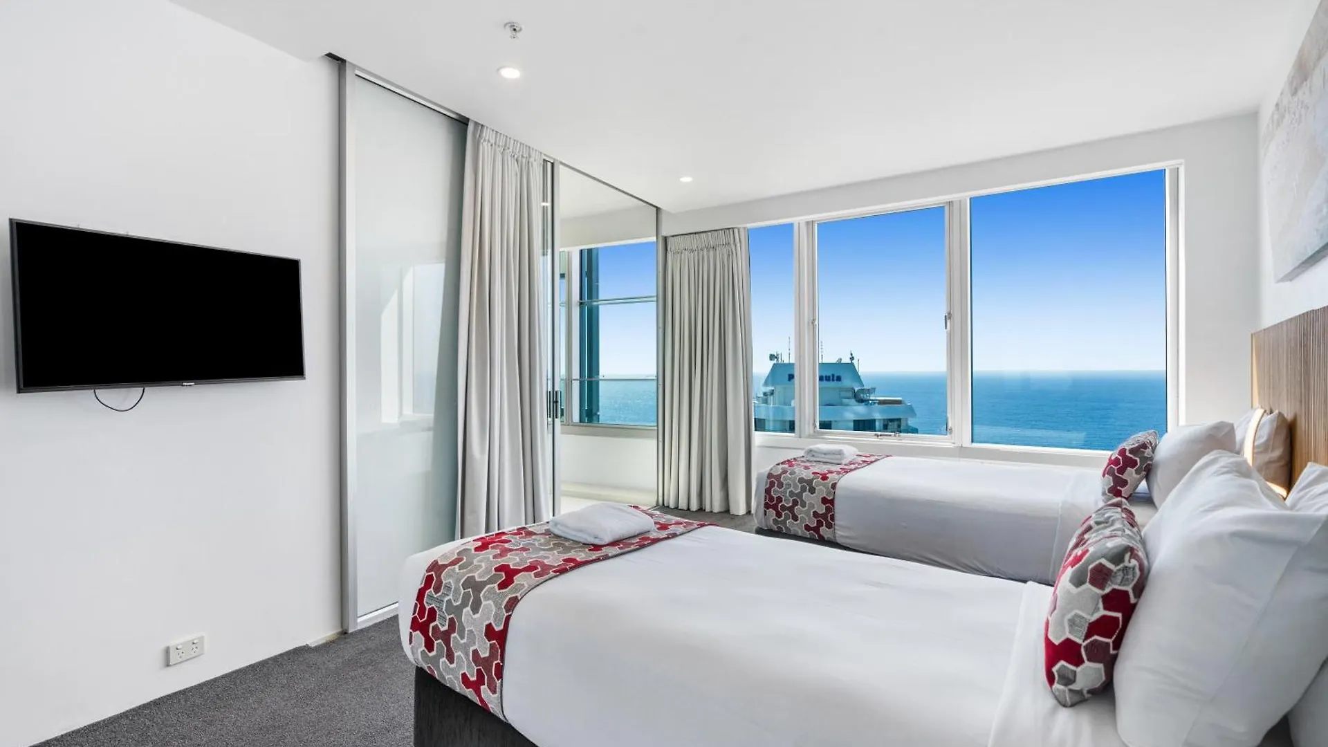 Resort Q1 & - Official 4*