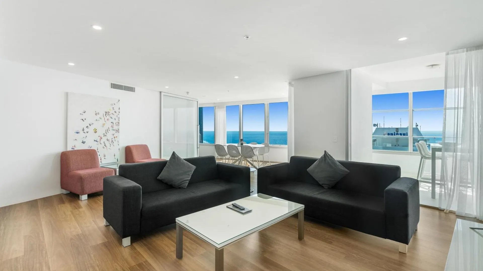 Q1 & - Official 4* Gold Coast