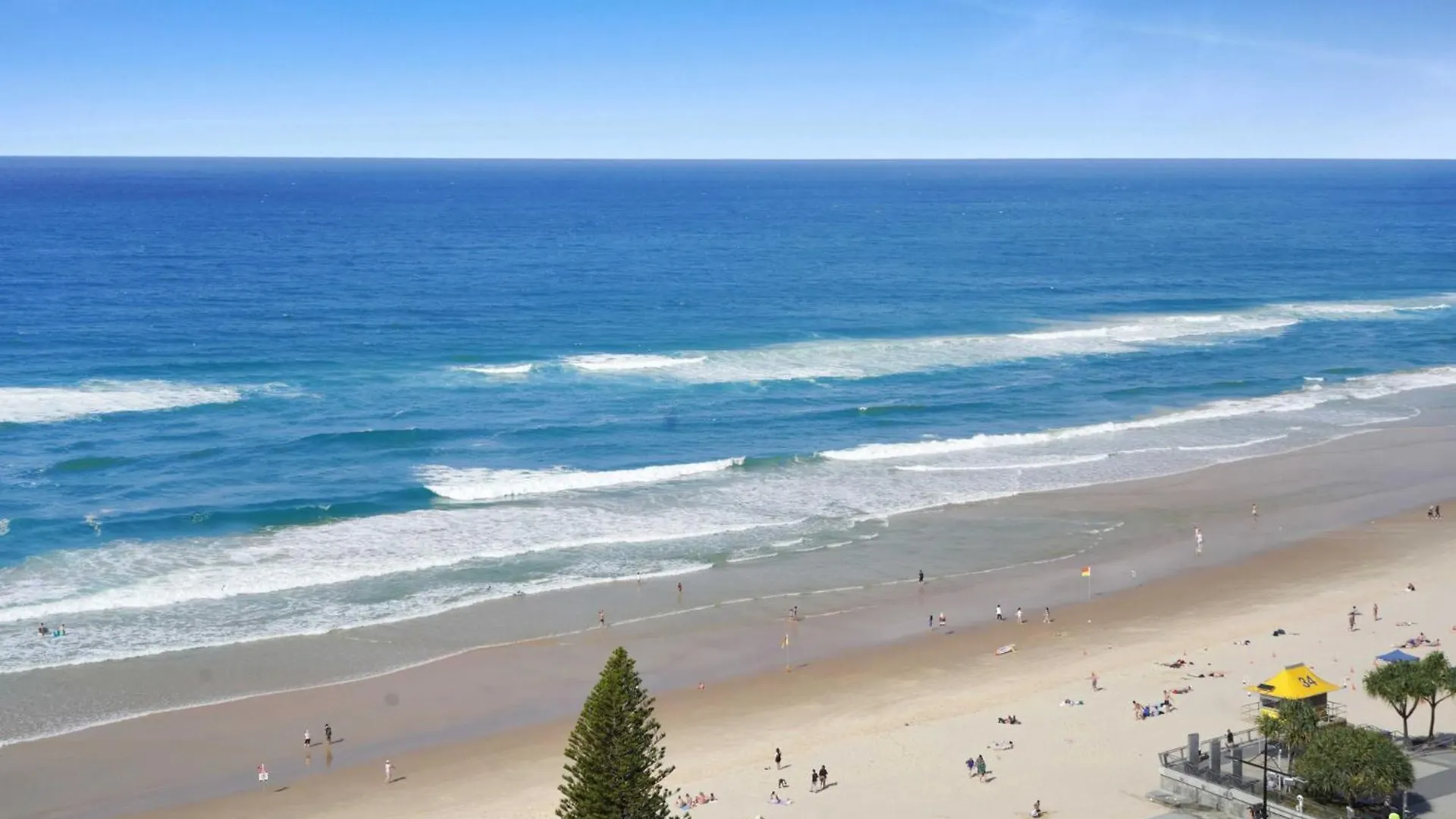 Beachfront 3-bed With Ocean Views, Pool, Gym & Bbq Gold Coast