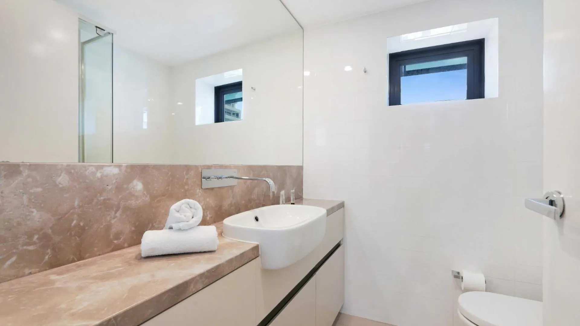 Beachfront 3-bed With Ocean Views, Pool, Gym & Bbq Apartment Gold Coast