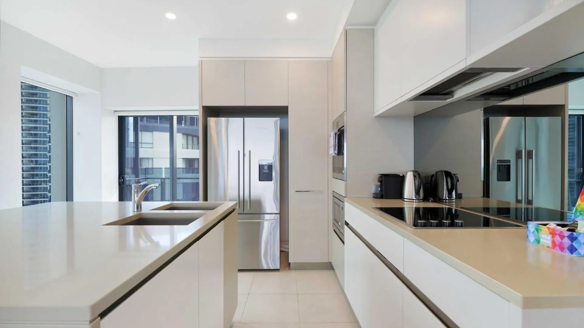 Beachfront 3-bed With Ocean Views, Pool, Gym & Bbq Apartment Gold Coast