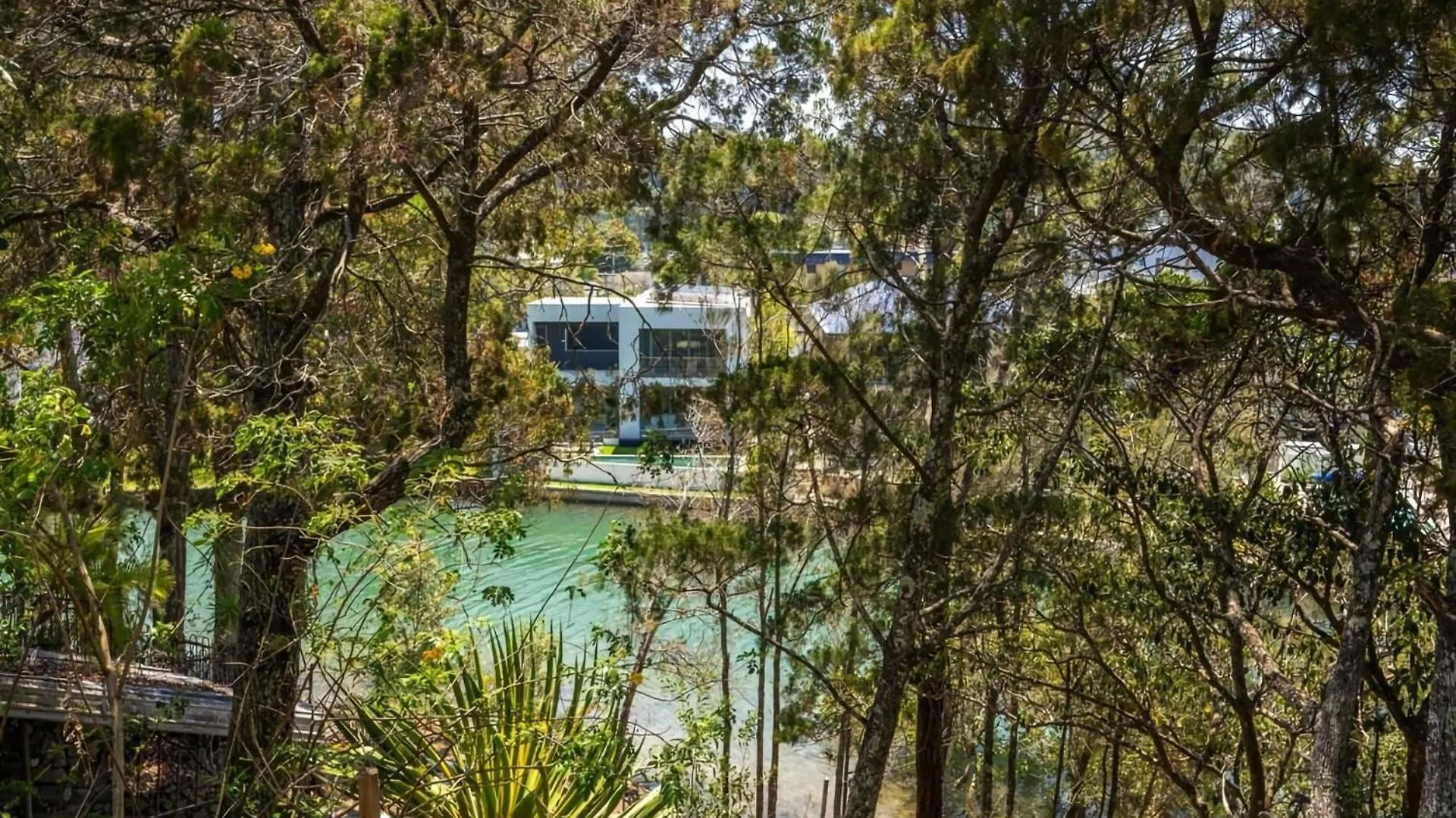 Stunning Riverside Hinterland Retreat アパート *