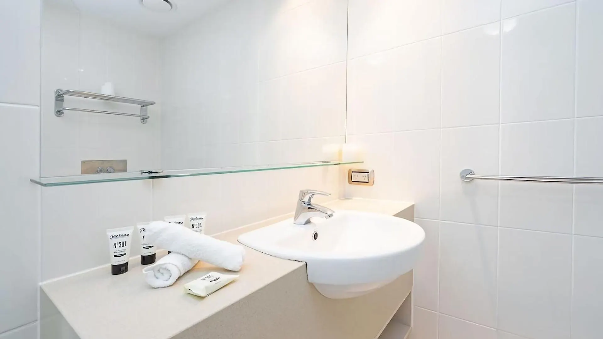 Apartman Sunny Coastal Getaway With Poolside Retreat Gold Coast
