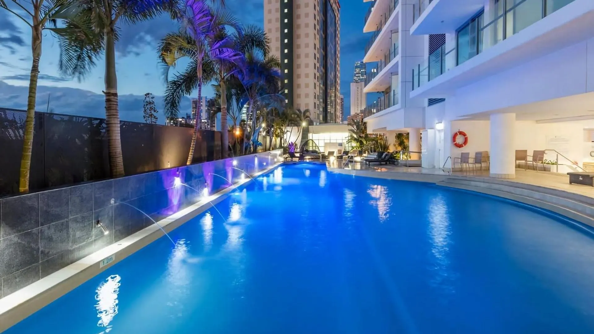 Sunny Coastal Getaway With Poolside Retreat * Gold Coast