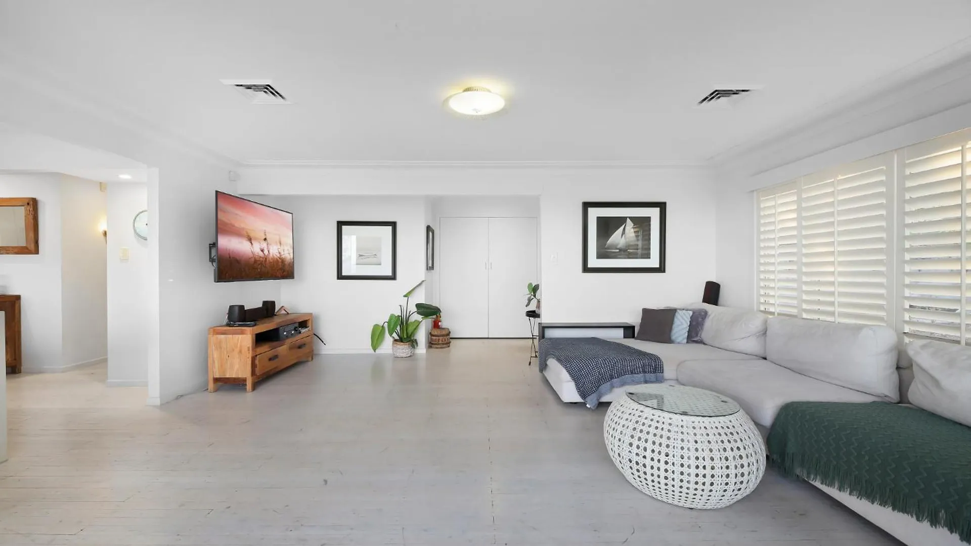 Semesterbostad Stunning Beachfront 3-bed Haven By Natural Reserve *