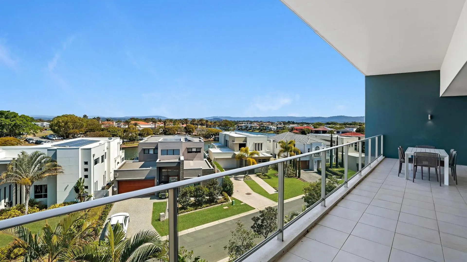 Azzura Greens 5* Gold Coast