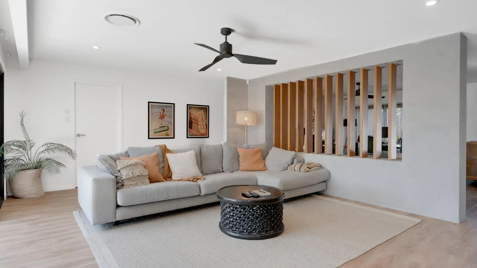 Apartment Luxury 4-br Retreat