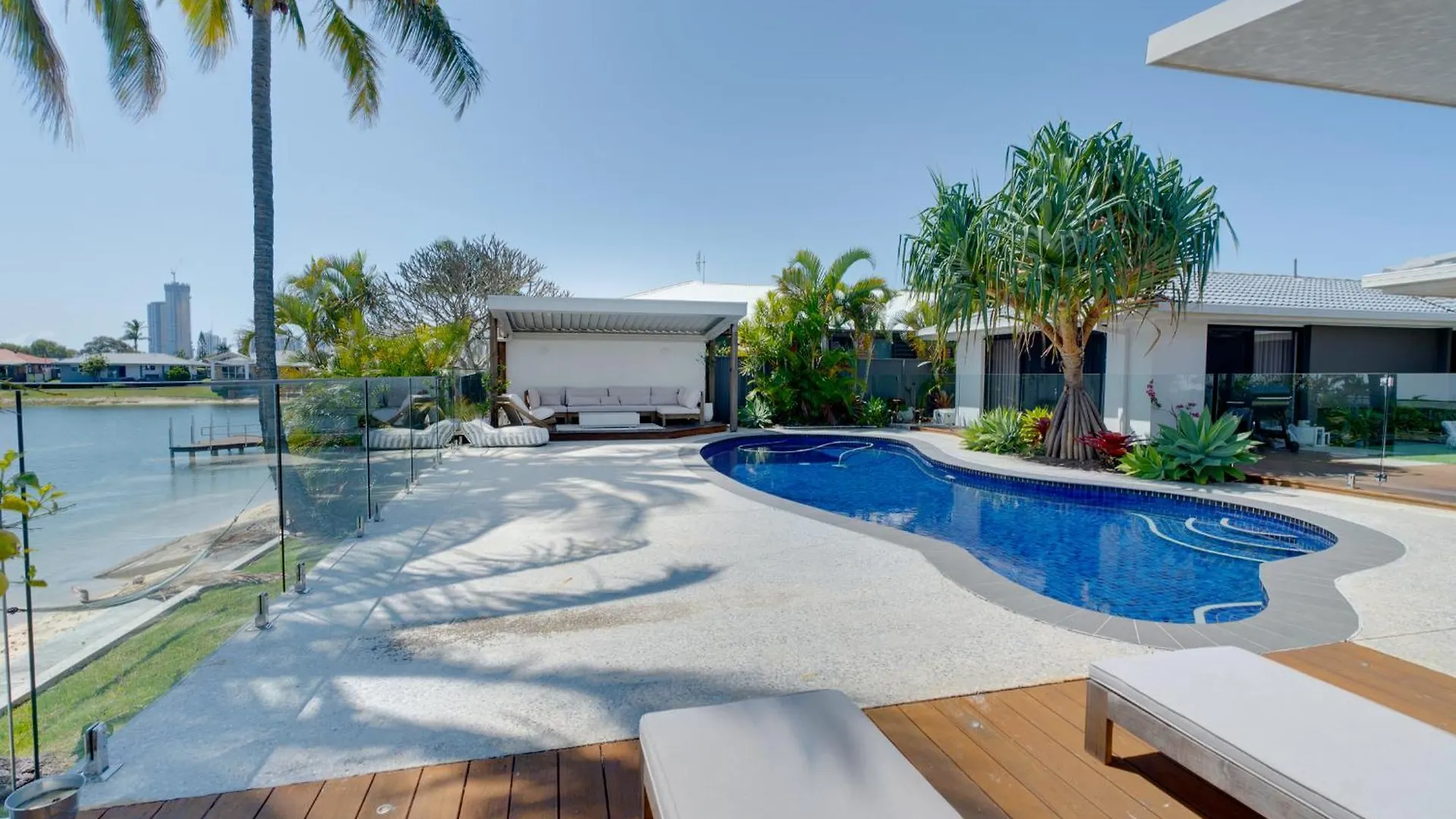 Luxury 4-br Retreat Apartment Gold Coast