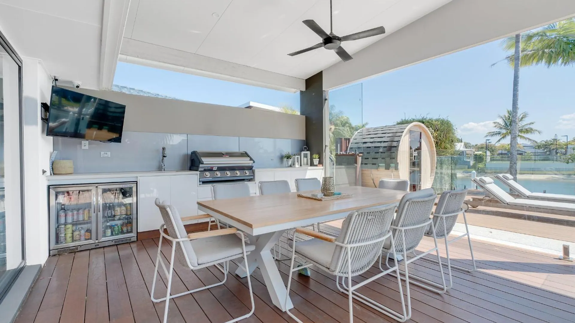 Luxury 4-br Retreat Gold Coast