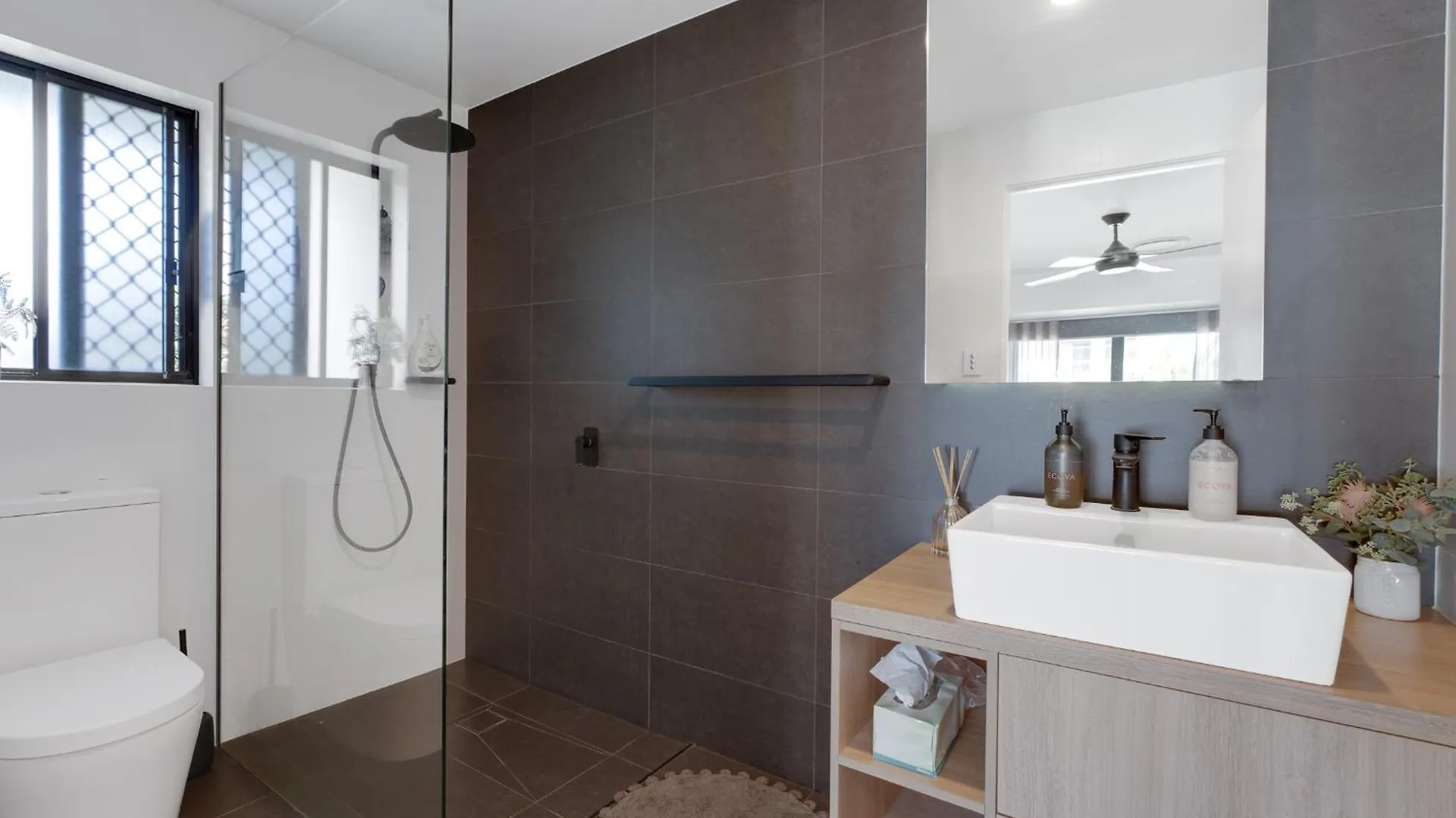 Apartment Luxury 4-br Retreat Gold Coast