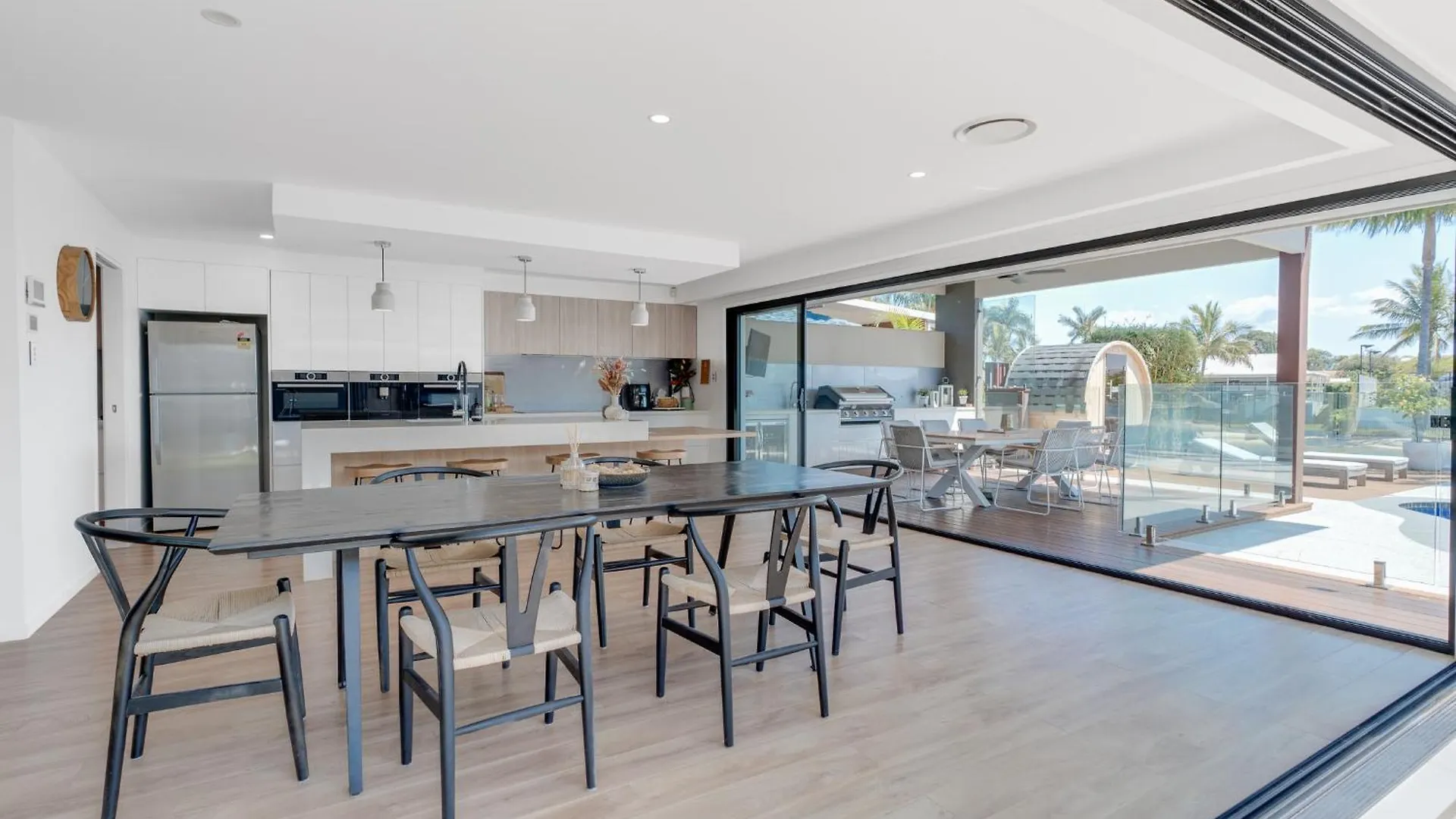 Luxury 4-br Retreat Apartment Gold Coast