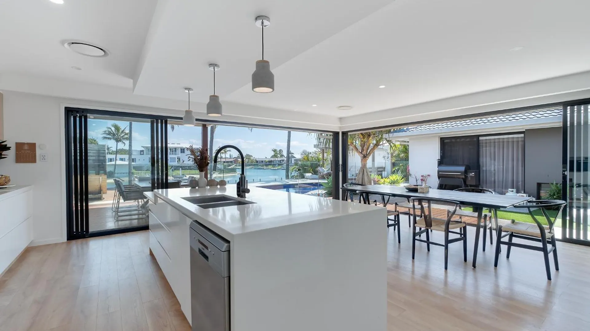 Apartment Luxury 4-br Retreat Gold Coast