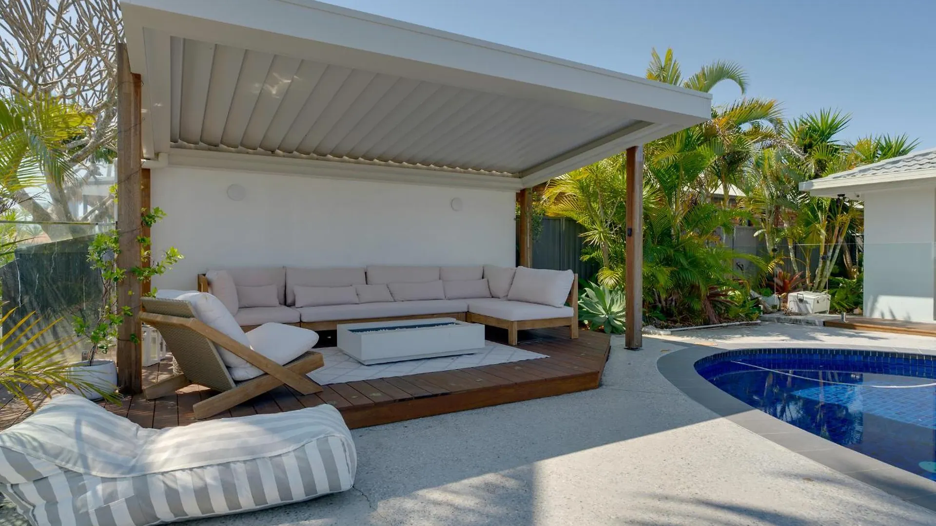 Luxury 4-br Retreat *