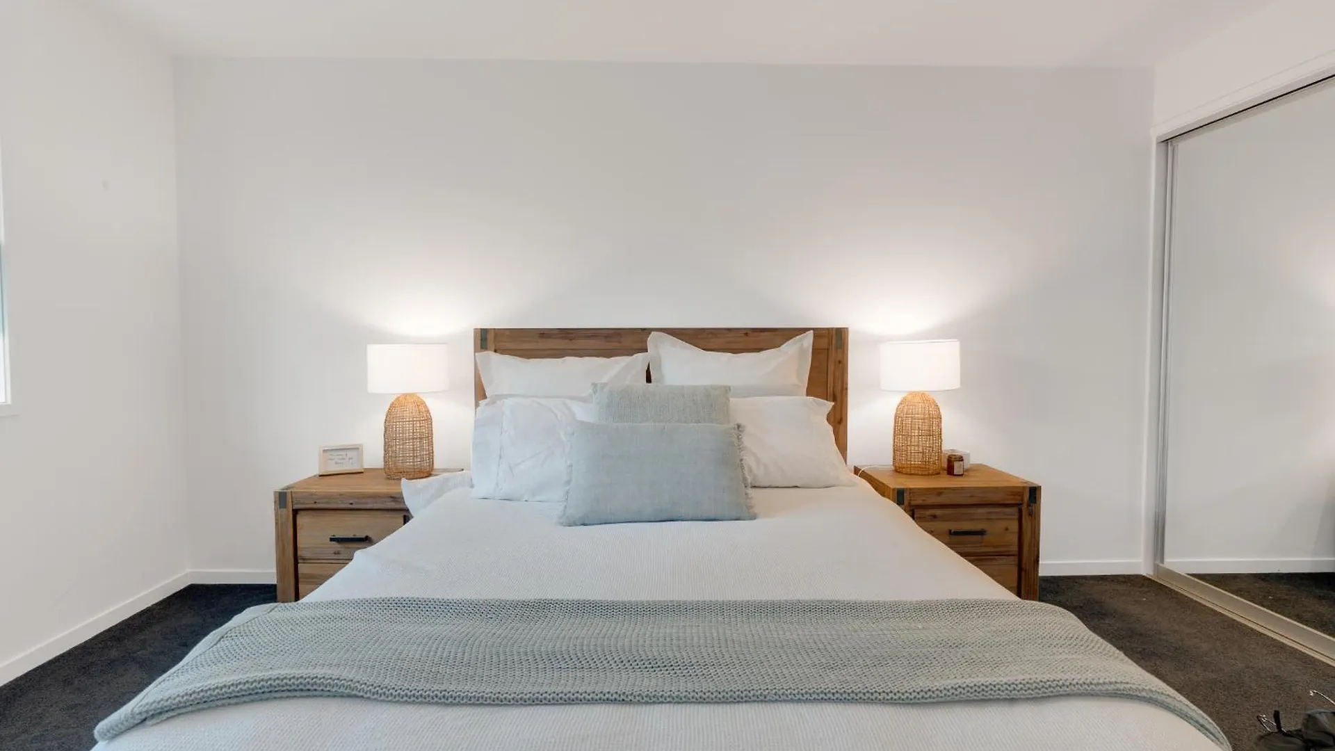 Apartment Luxury 4-br Retreat