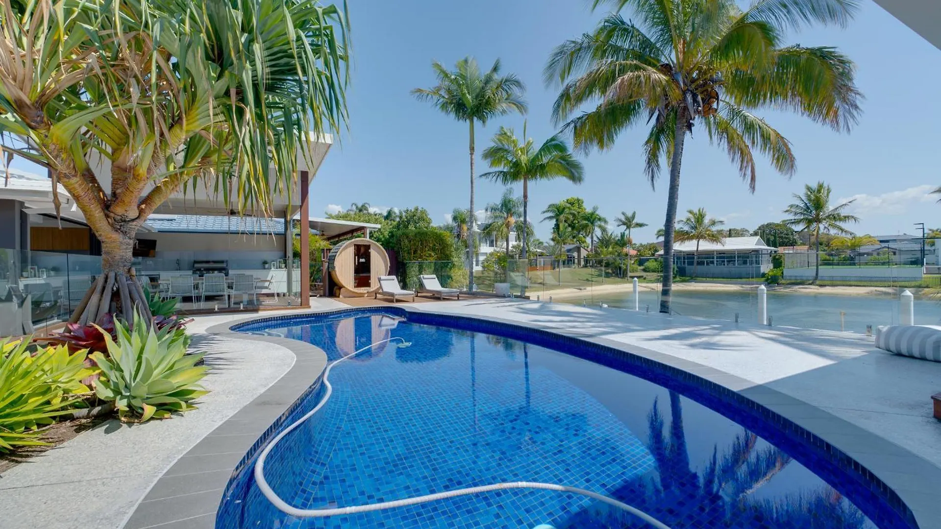 Luxury 4-br Retreat Apartment Gold Coast