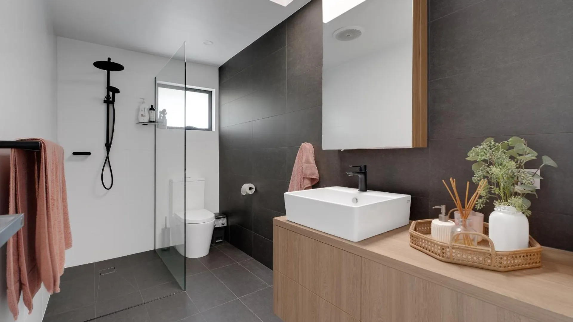 Luxury 4-br Retreat * Gold Coast