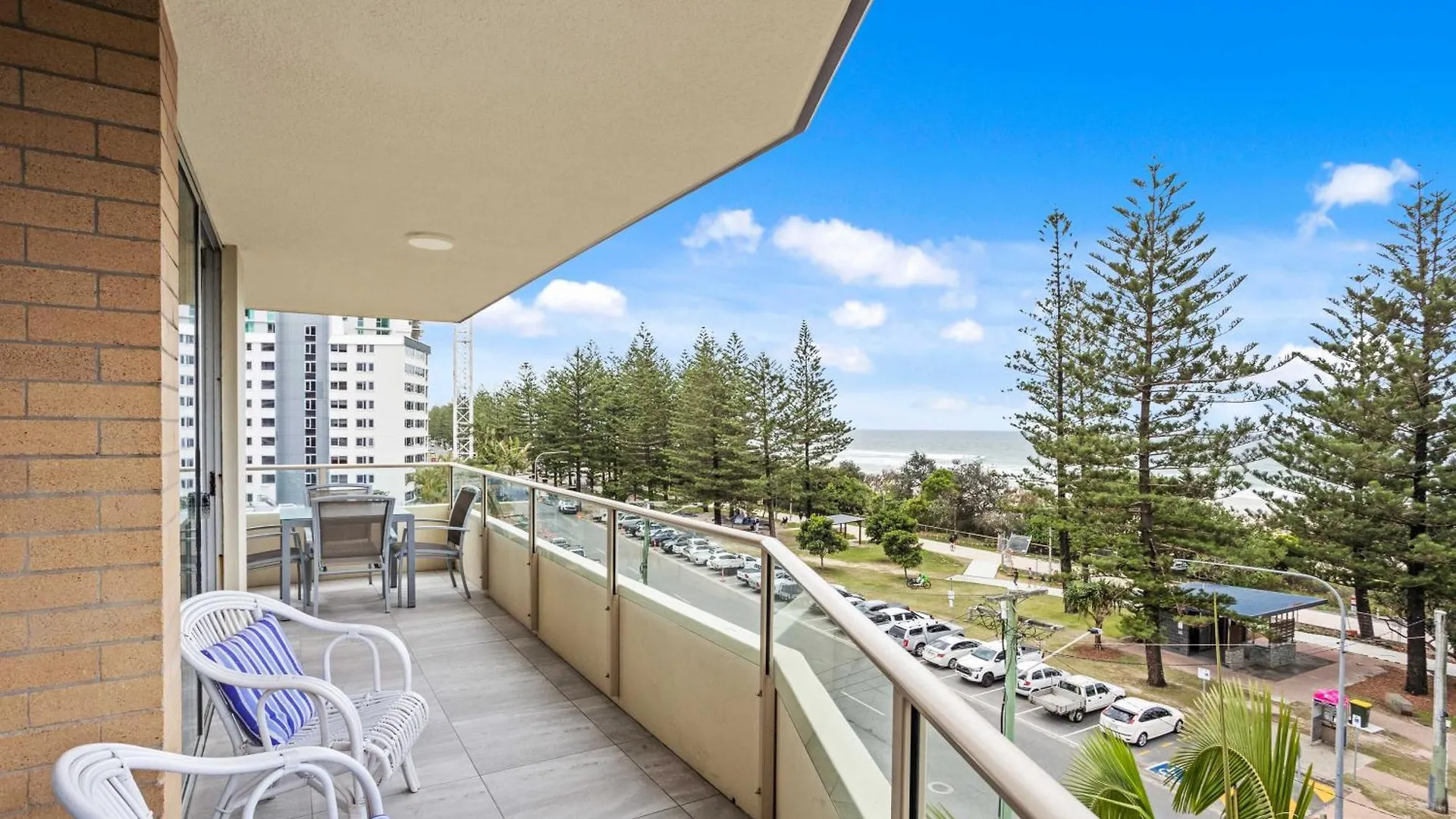 아파트 Iconic Burleigh Beachfront, 2 Bedroom 골드코스트