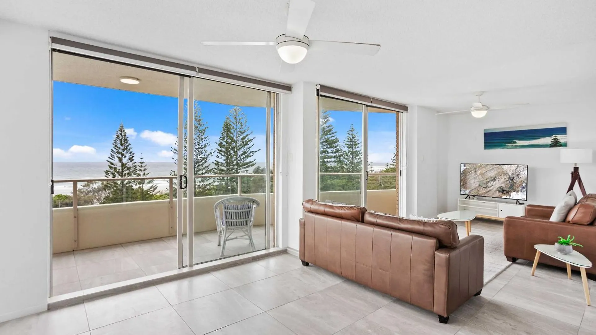 Iconic Burleigh Beachfront, 2 Bedroom * Gold Coast