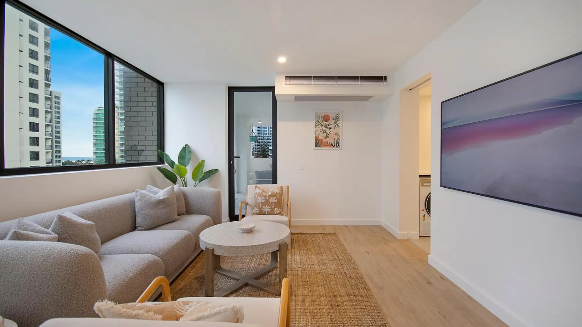 The Shores Surfers Paradise Apartment *