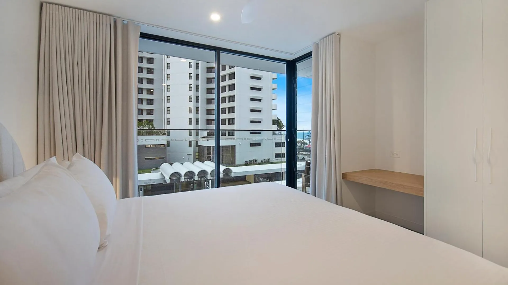 The Shores Surfers Paradise Apartment