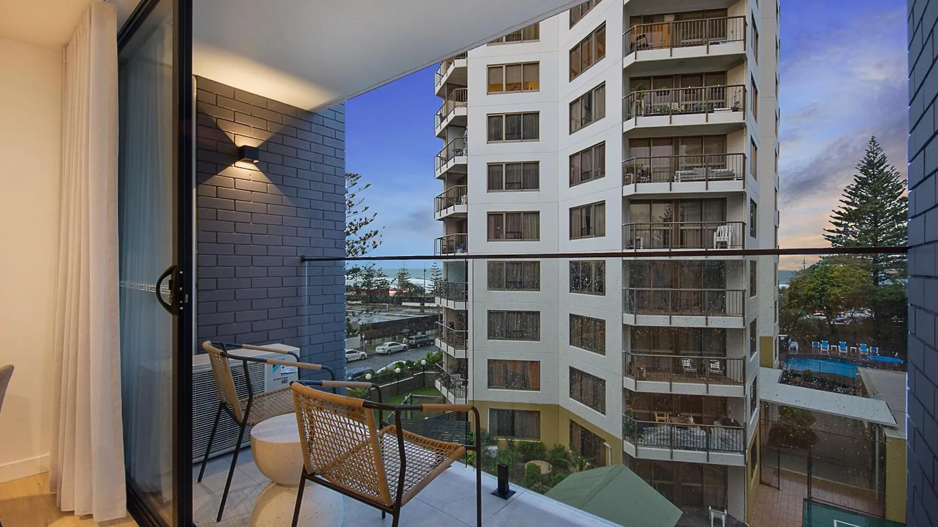 The Shores Surfers Paradise Apartment *