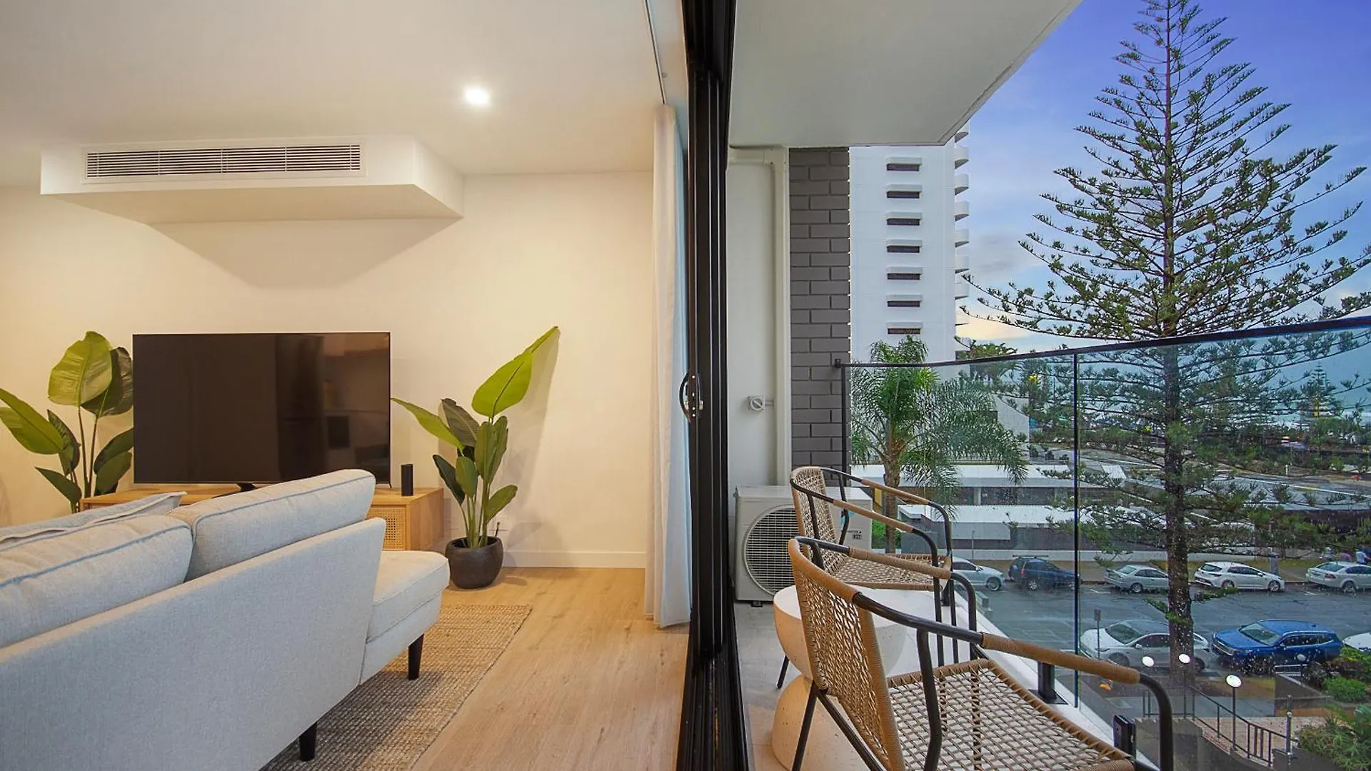The Shores Surfers Paradise Apartment *