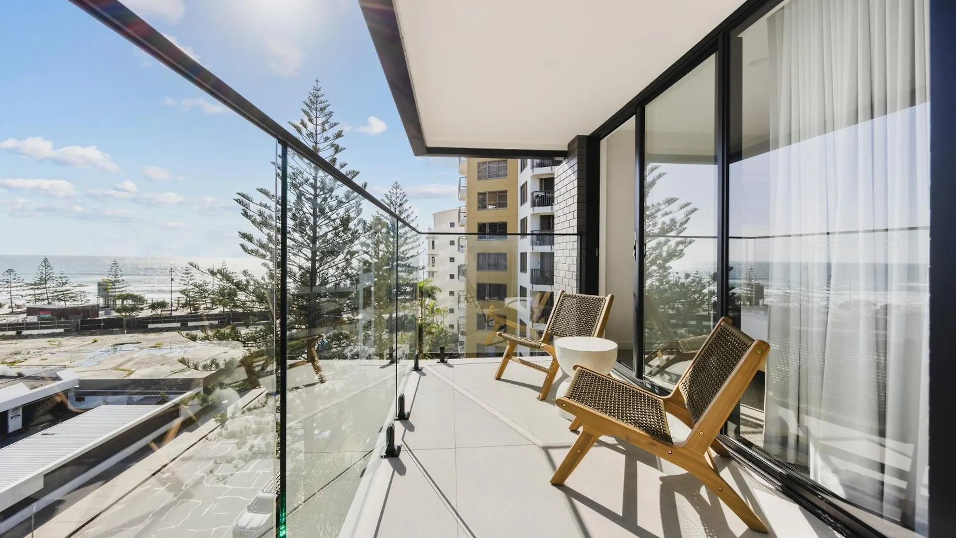 The Shores Surfers Paradise Apartment *