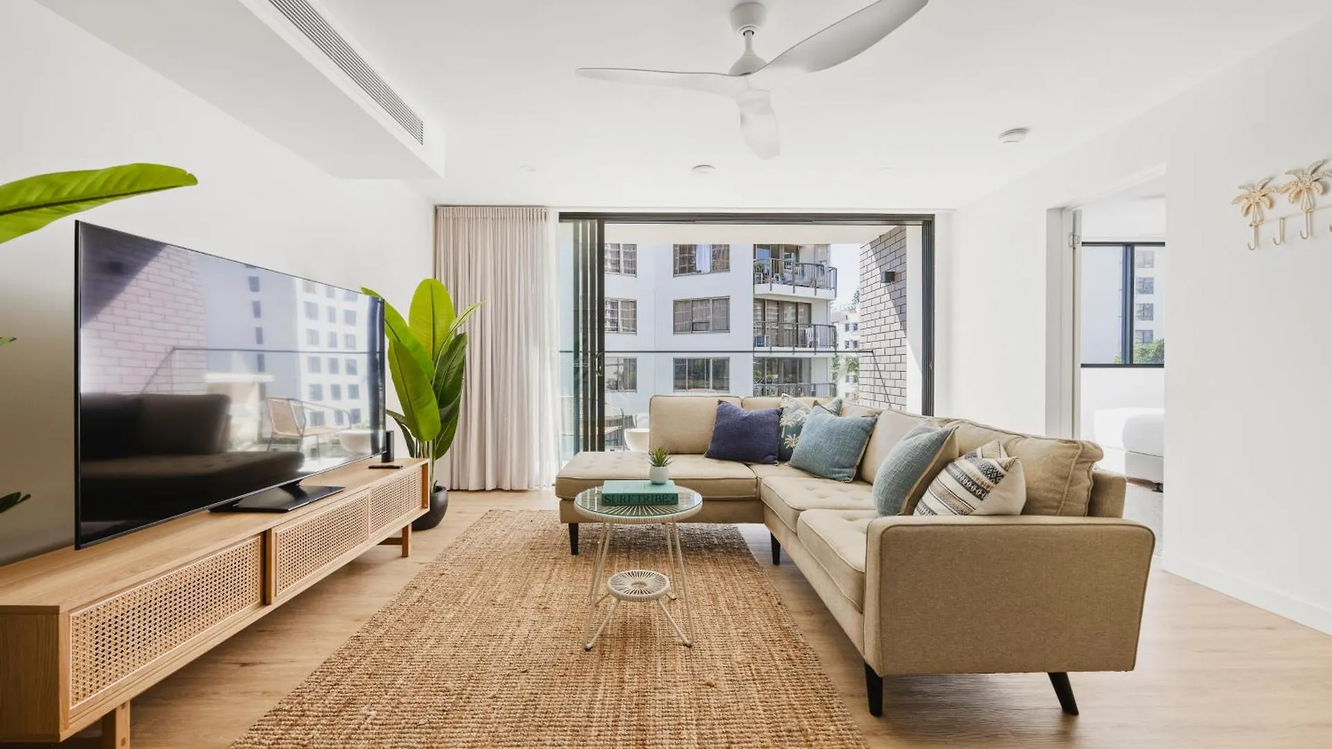 The Shores Surfers Paradise Apartment *
