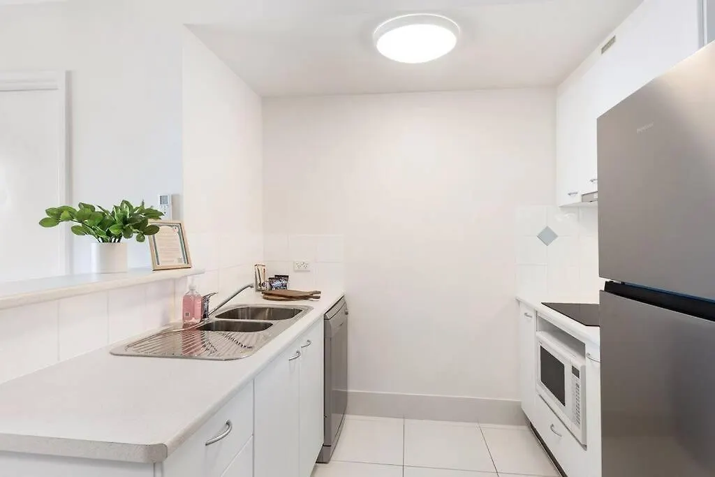 Broadbeach Beauty Walk To & Free Parking Apartment