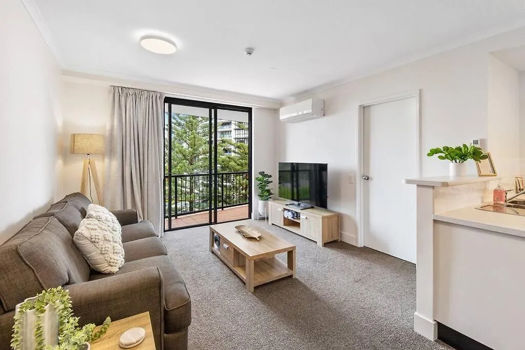 Broadbeach Beauty Walk To & Free Parking Apartment