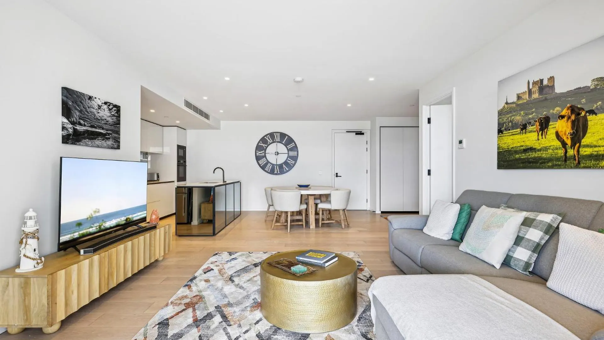 Glorious Ocean Views 2-bed Pool & Amenities * Gold Coast