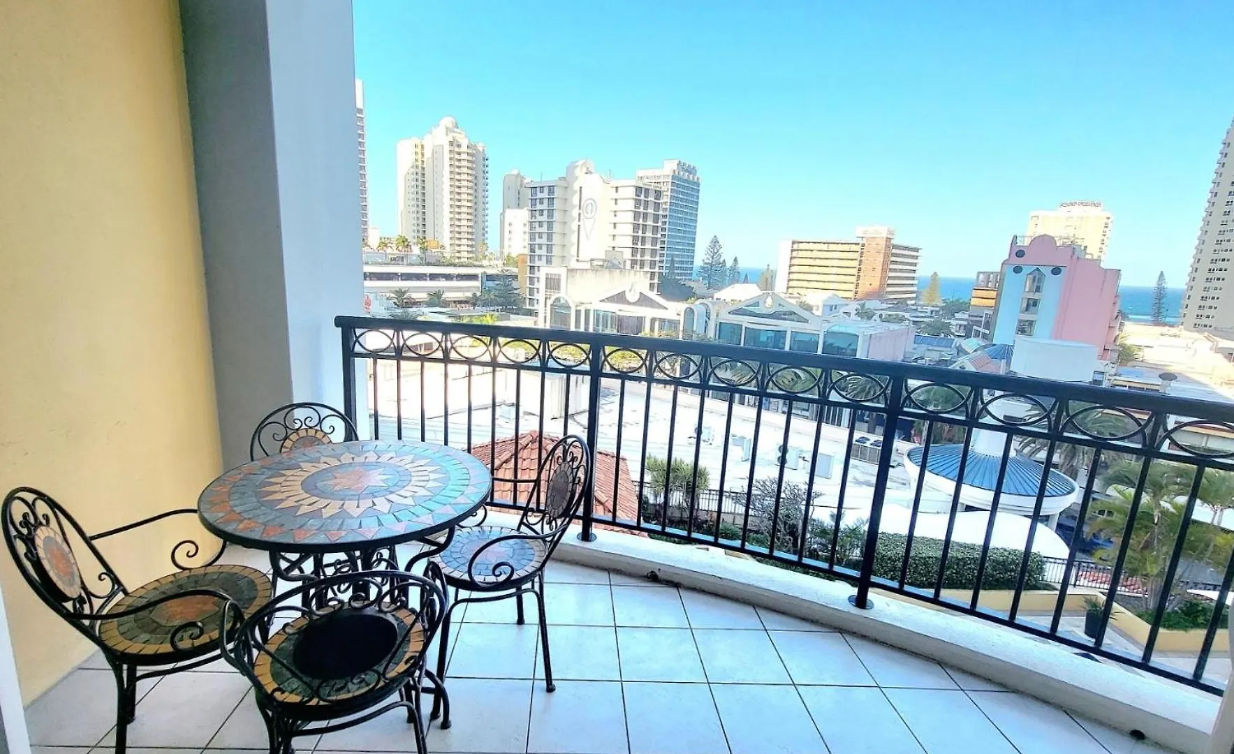 Beachside 2 Bedroom In The Heart Of Surfers Paradise - Chevron Renaissance - Free Parking Apartment
