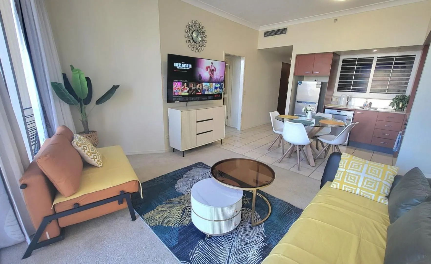 Beachside 2 Bedroom In The Heart Of Surfers Paradise - Chevron Renaissance - Free Parking Apartment *