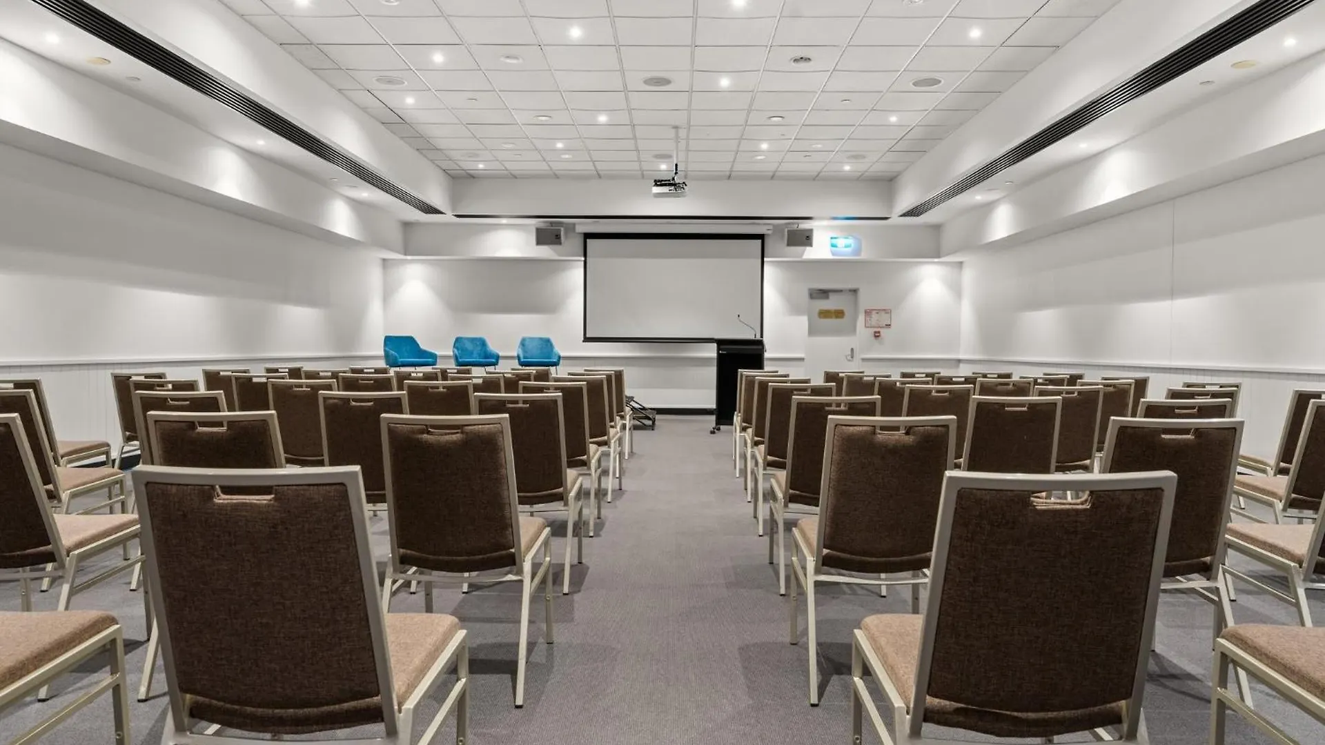 Hotel Crowne Plaza Surfers Paradise By Ihg 4*