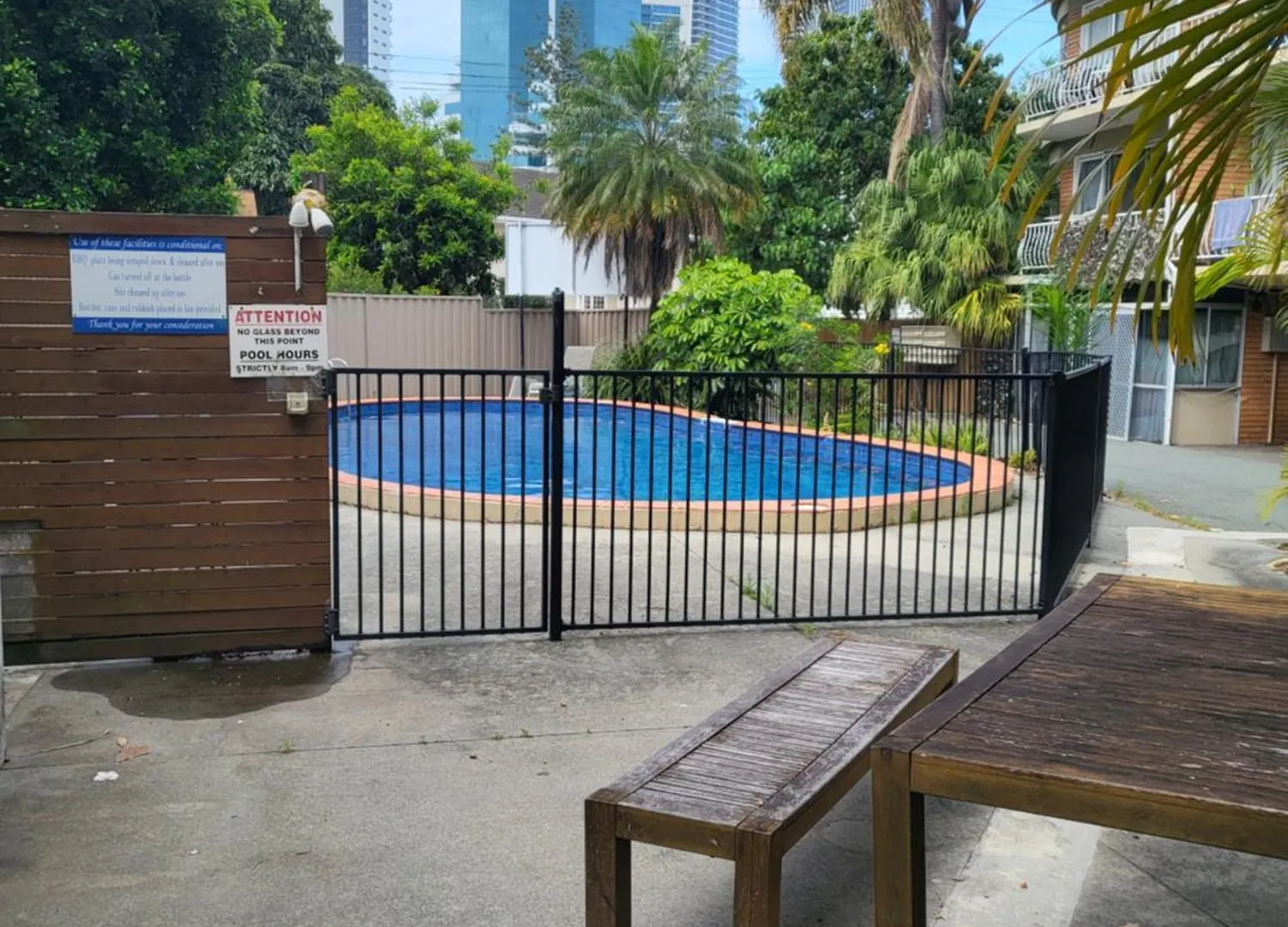 Apartment Budget Holiday Apartments Surfers Paradise
