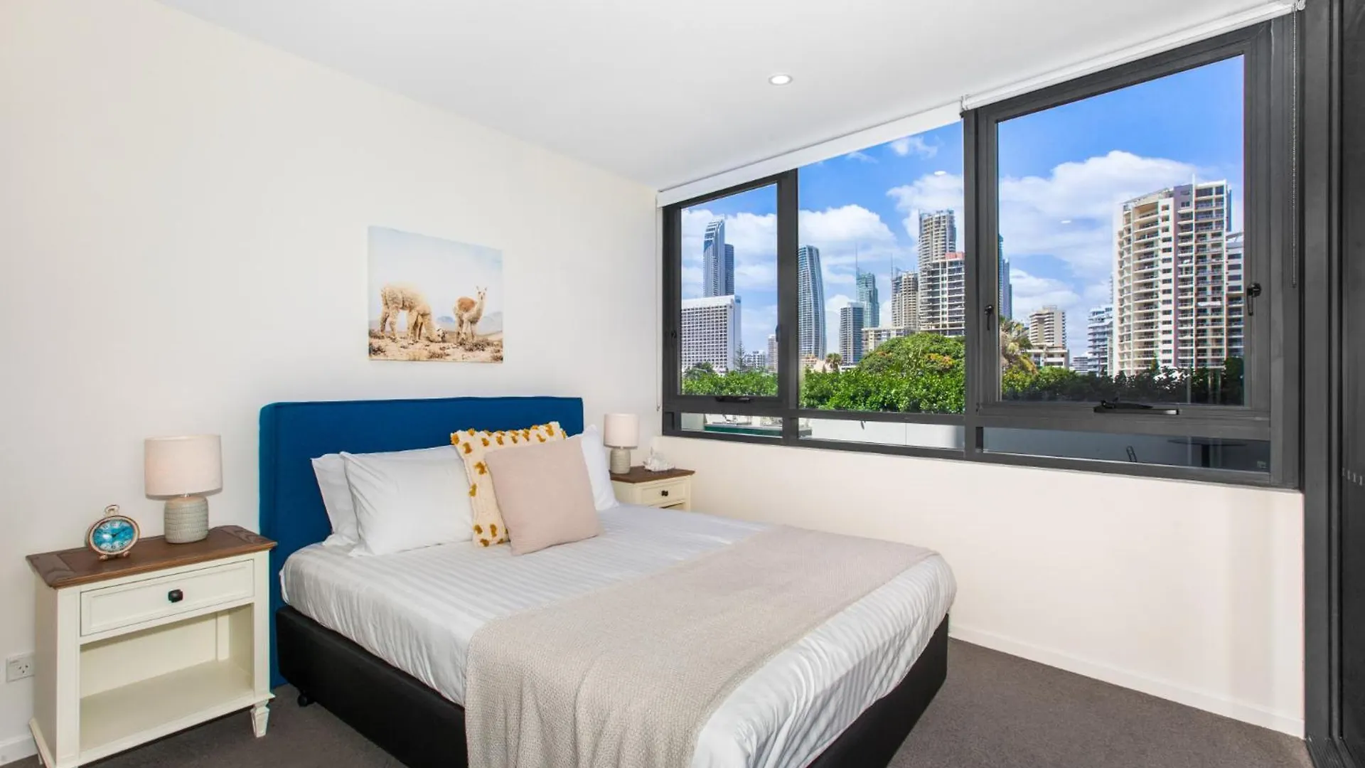 Apartment Sun Drenched In The Heart Of Surfers Gold Coast