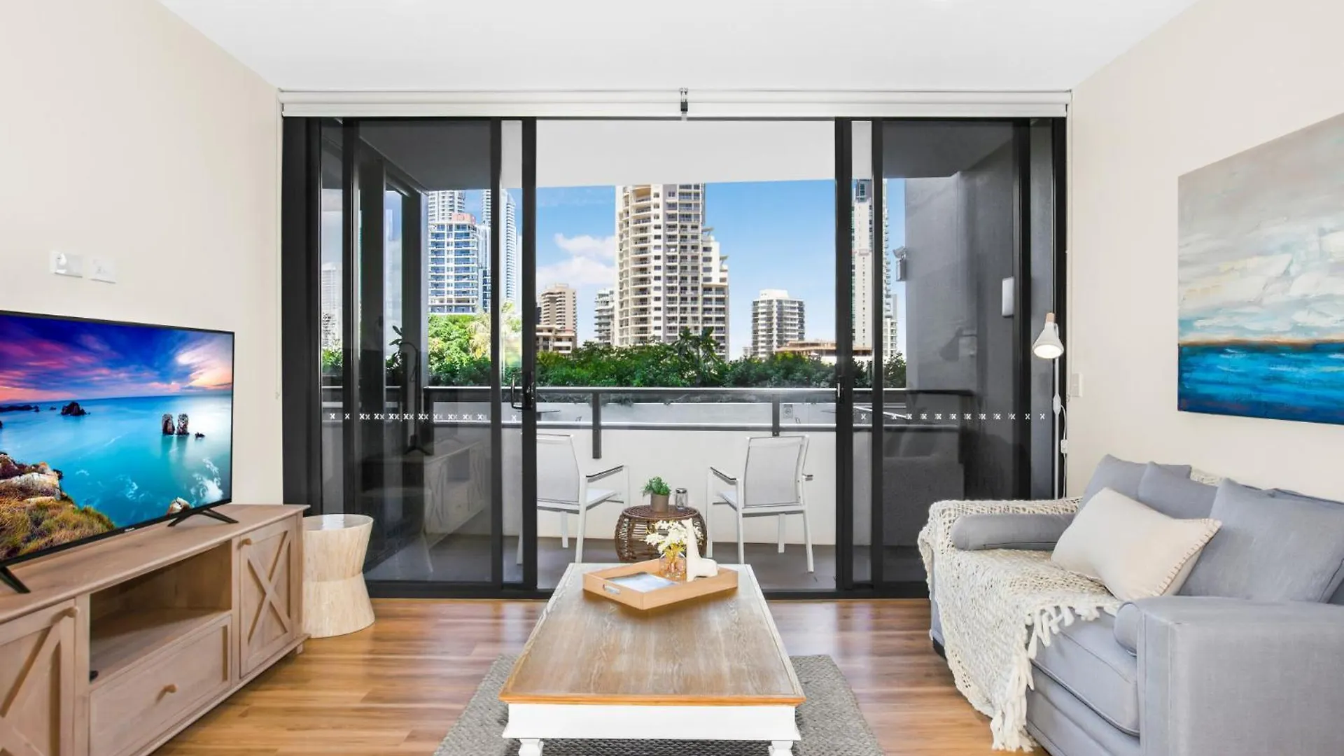 Sun Drenched In The Heart Of Surfers Apartment *