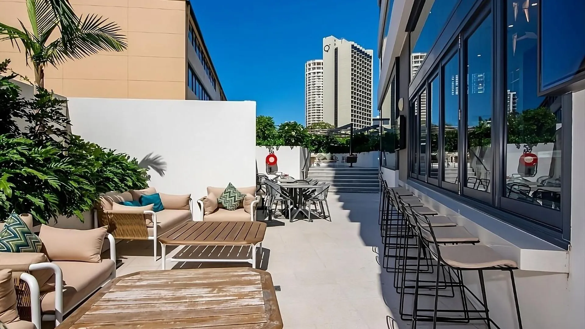Apartment Sun Drenched In The Heart Of Surfers