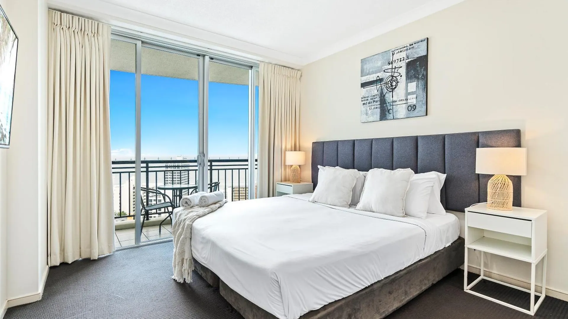 Chevron Renaissance Surfers Paradise Mid Week Madness Deal - Q * 골드코스트