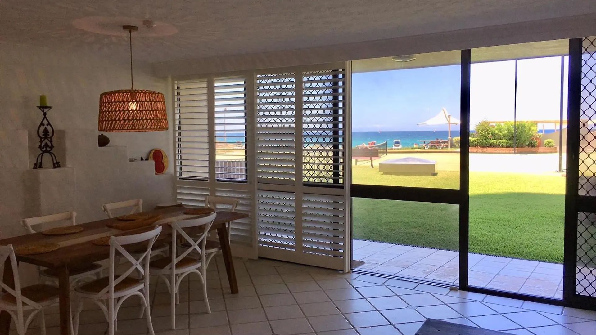 Aparthotel Breakers North Absolute Beachfront - Official Gold Coast