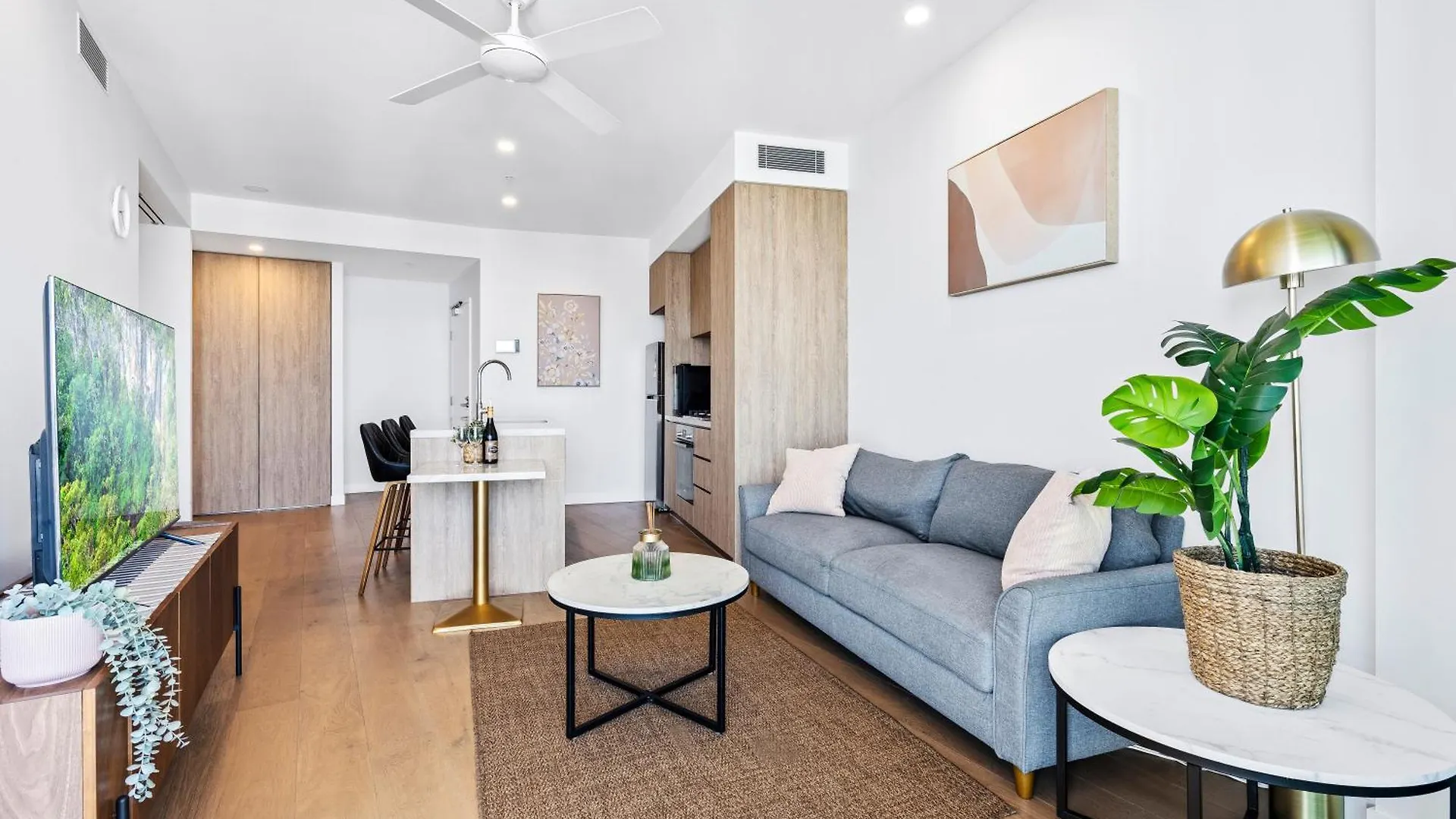 2 Bedroom 1 Bathroom Private At Casino - Paid Parking Only * Gold Coast