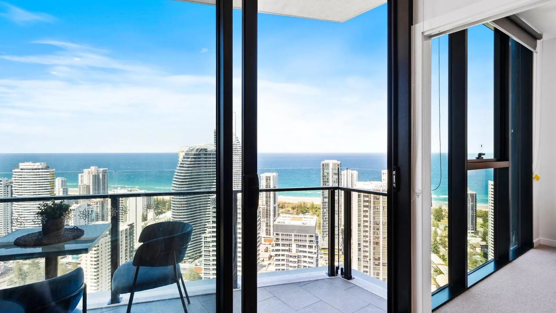 2 Bedroom 1 Bathroom Private At Casino - Paid Parking Only