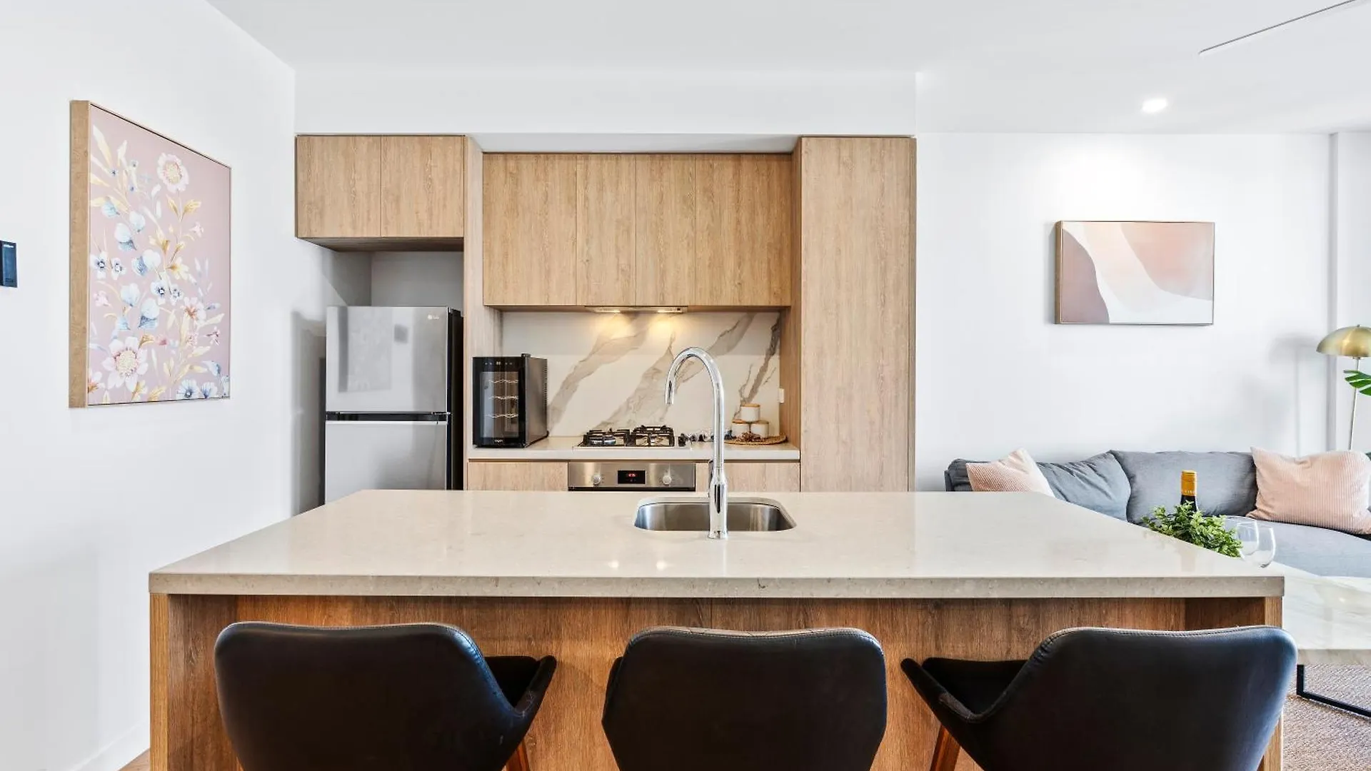Apartment 2 Bedroom 1 Bathroom Private At Casino - Paid Parking Only