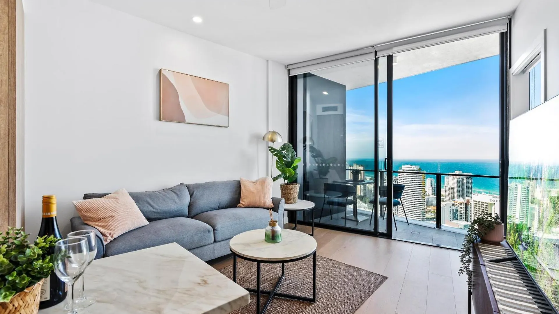 Apartment 2 Bedroom 1 Bathroom Private At Casino - Paid Parking Only *