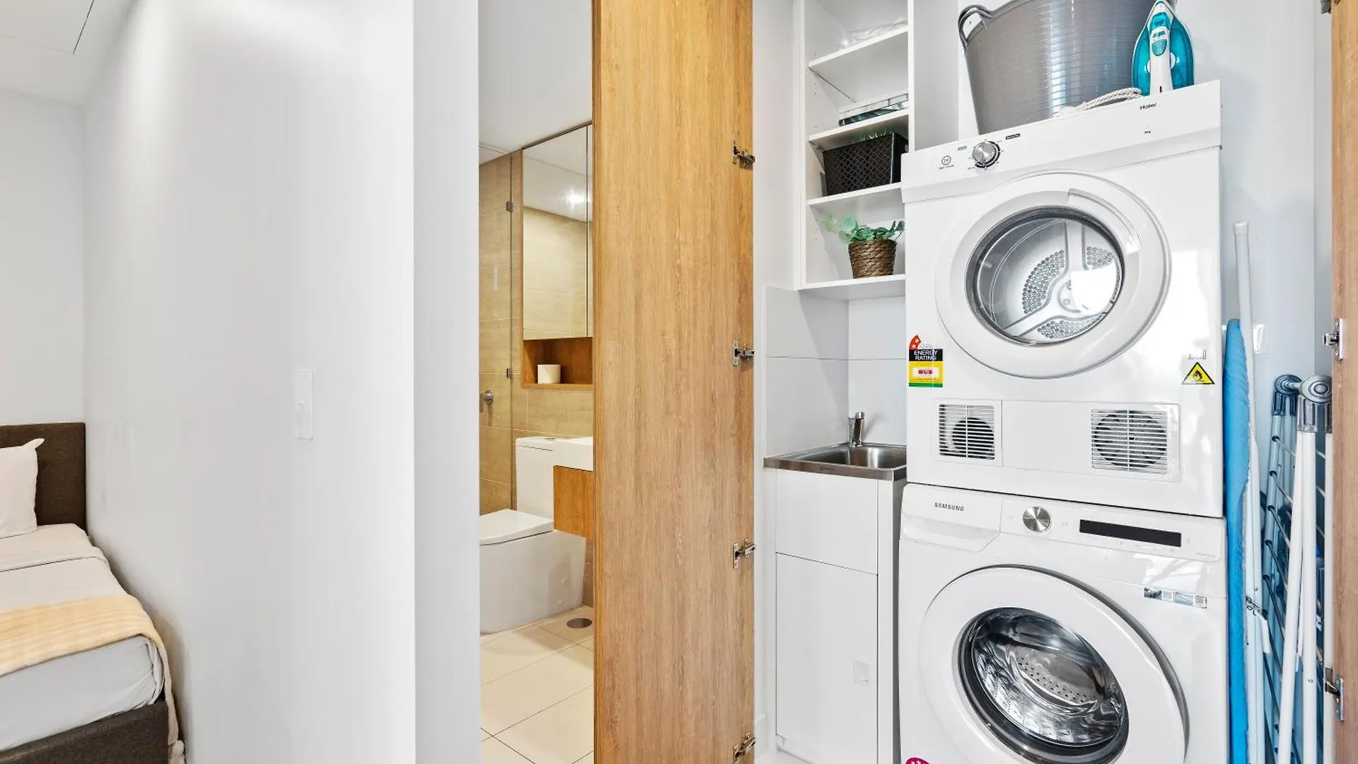 2 Bedroom 1 Bathroom Private At Casino - Paid Parking Only Gold Coast