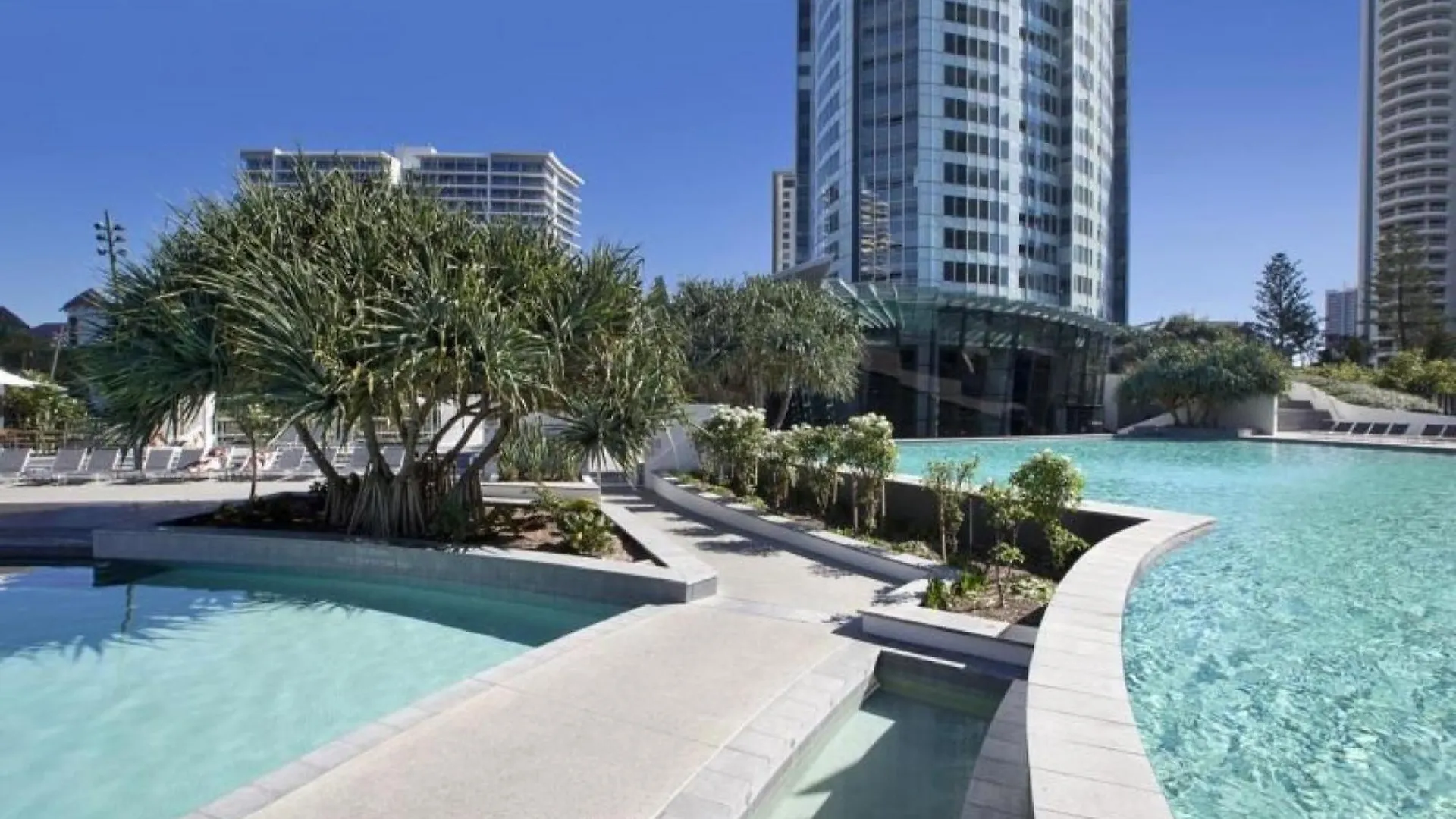 Scenic 2-bed With Pool, Gym & Secure Parking Apartment