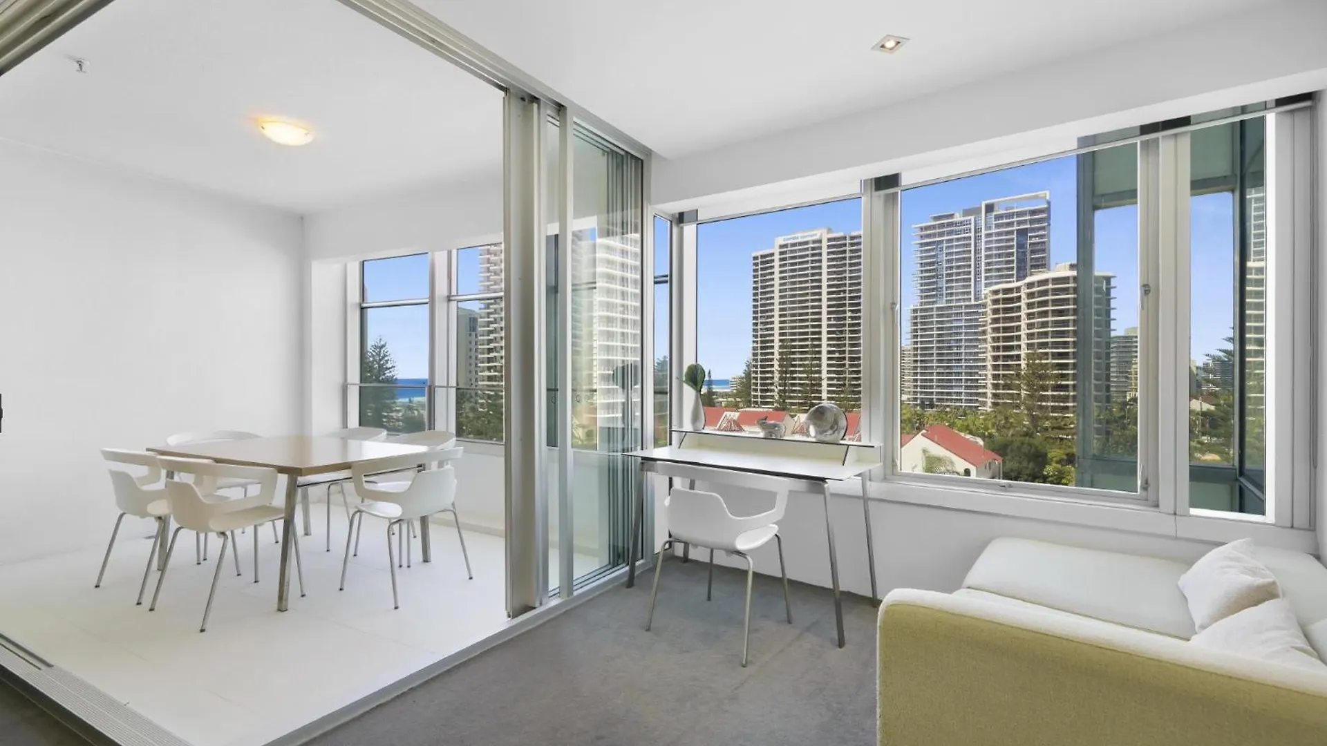 Apartment Scenic 2-bed With Pool, Gym & Secure Parking