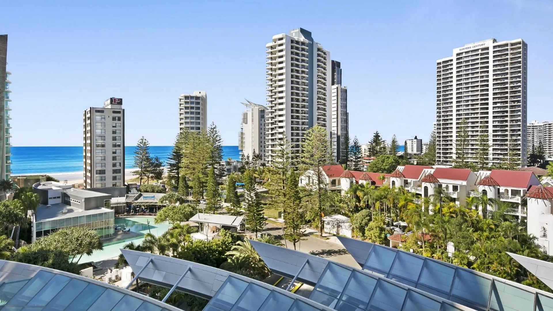 Scenic 2-bed With Pool, Gym & Secure Parking Gold Coast